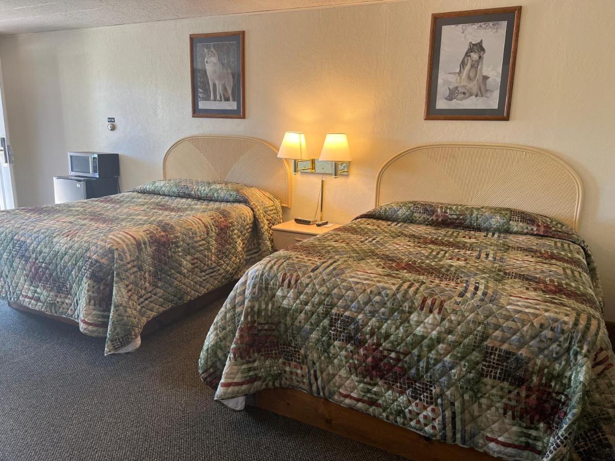 Gray Wolf Lodge Manistique Exterior photo